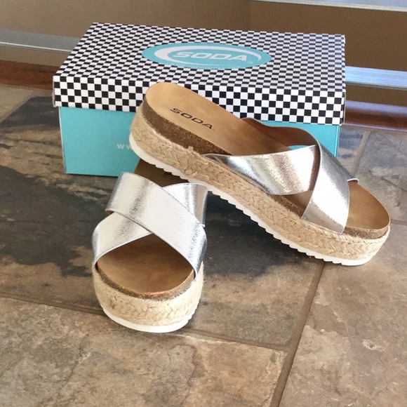Metallic Cork Sandals - Picture 3 of 7